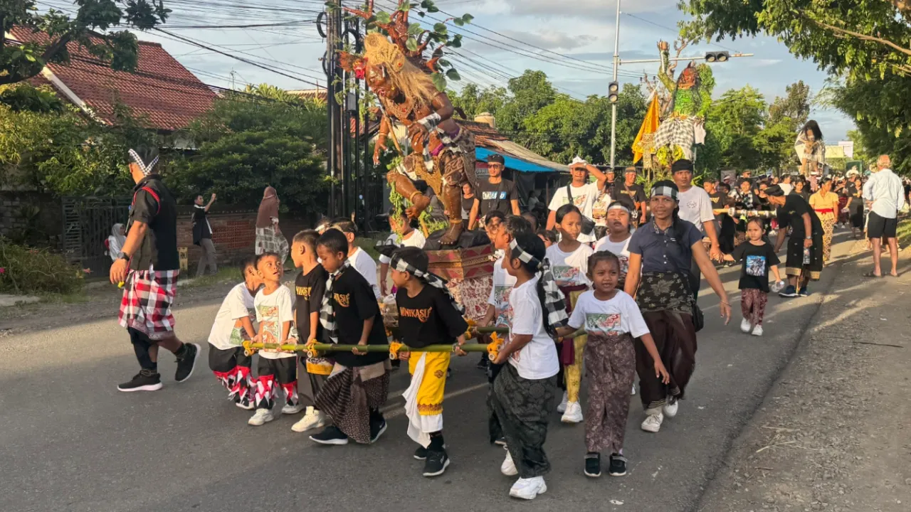 Balinese kids celebrating the ogoh ogoh parade