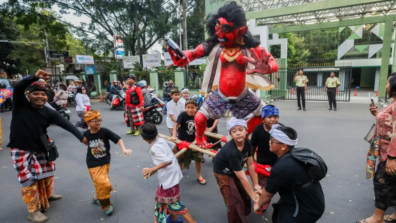 Balinese kids celebrating the ogoh ogoh parade