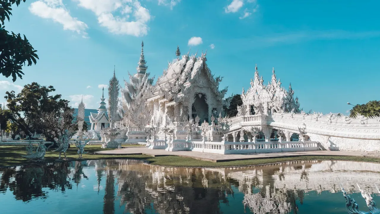 the white temple in chiang rai