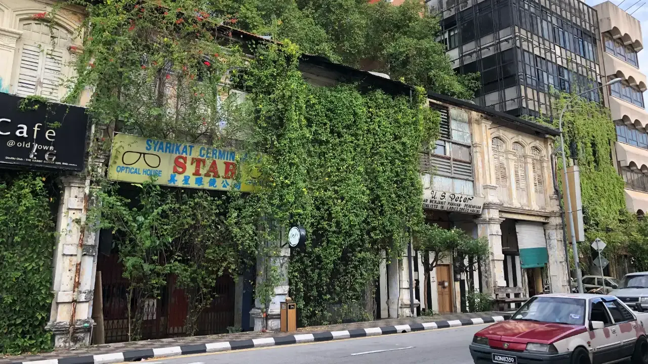 Old shops in ipoh next to new buildings