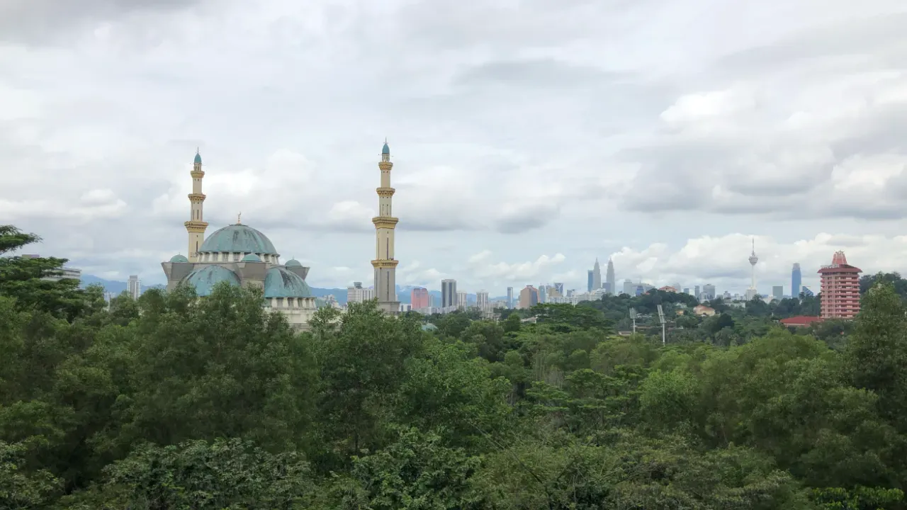 KL skyline with forests
