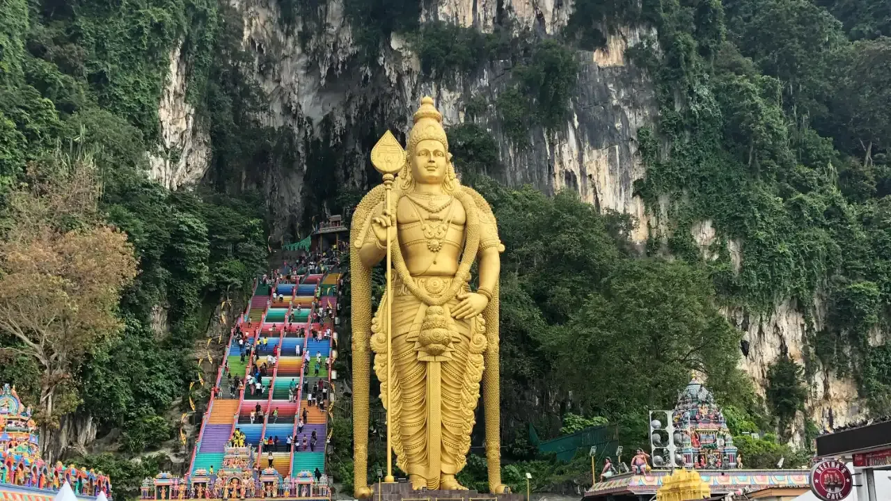 Kuala lumpur entrance to batu caves with golden statue
