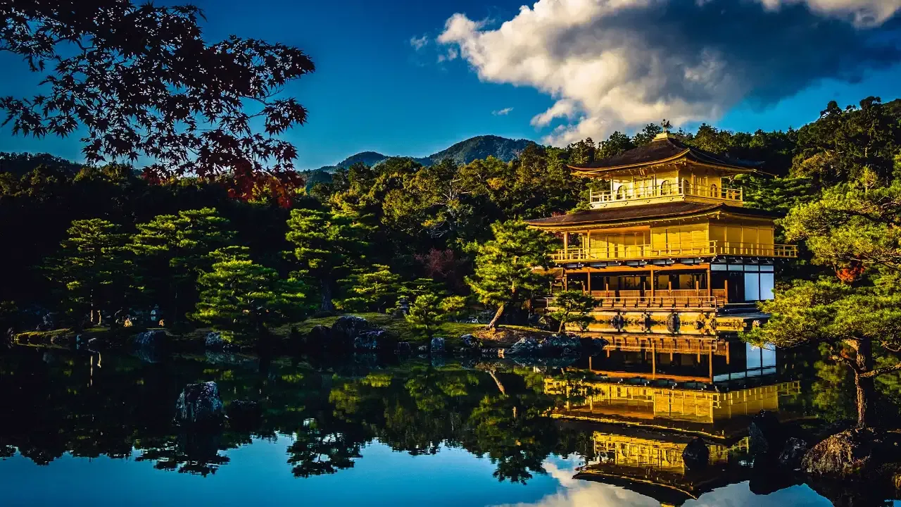 kyoto golden temple lake reflection
