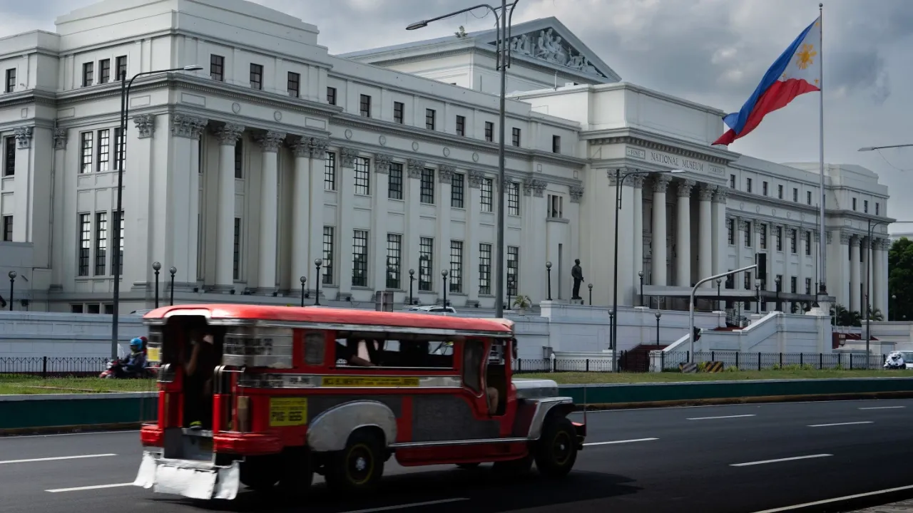 Manila national museum with jeepney in the front