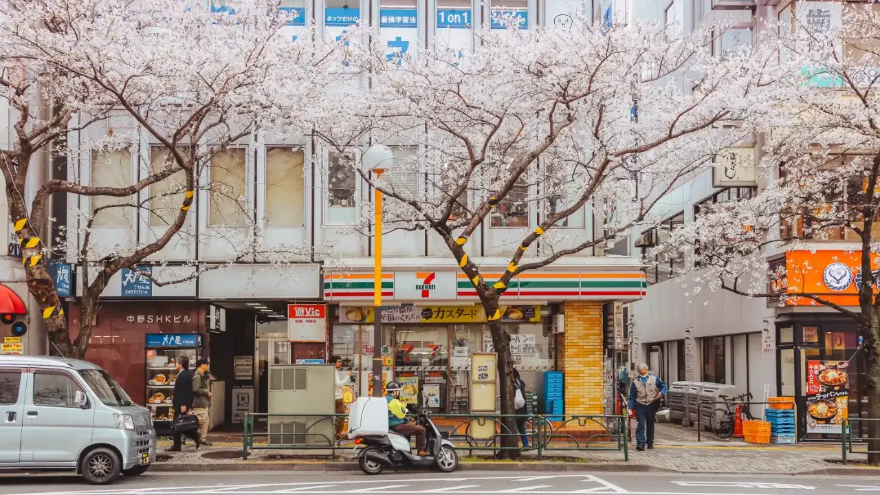 7eleven in tokyo in cherry blossom season